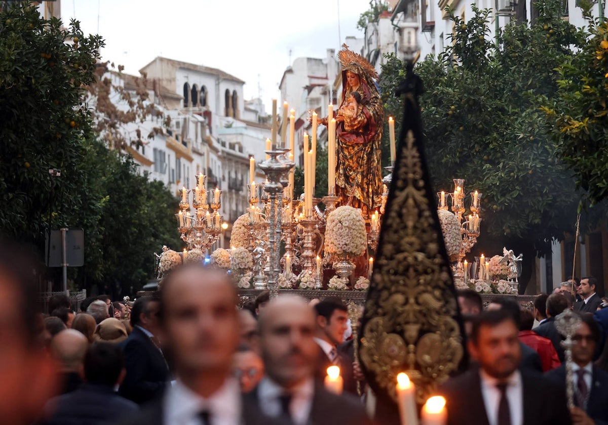 La hermandad del Huerto de Córdoba restaura su estandarte corporativo