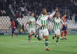 Fotos: la enorme celebración del triunfo del Córdoba CF ante el  Atlético de Madrid B