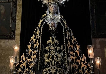 La Virgen de las Tristezas estrena manto y saya con bordados de los antiguos faldones del Cristo