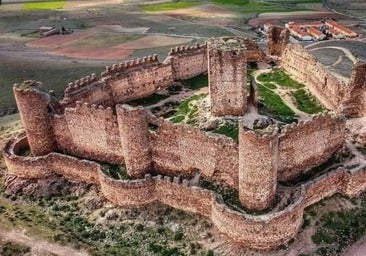 A la venta este castillo medieval que fue propiedad de Eugenia de Montijo por tan solo un euro