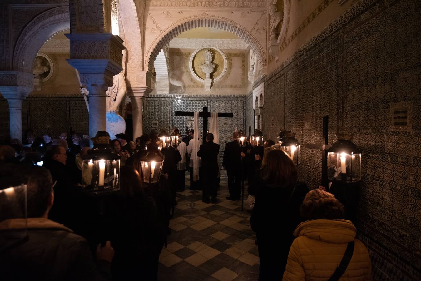 El viacrucis de la Pía Unión de Sevilla, en imágenes