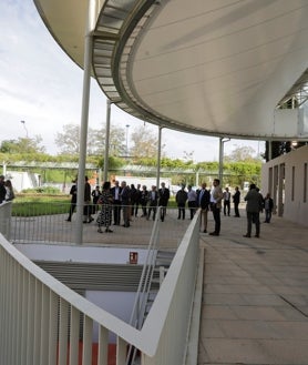 Imagen secundaria 2 - Así es el Cartuja Qanat, la nueva plaza climatizada sobre el antiguo auditorio de la Expo 92
