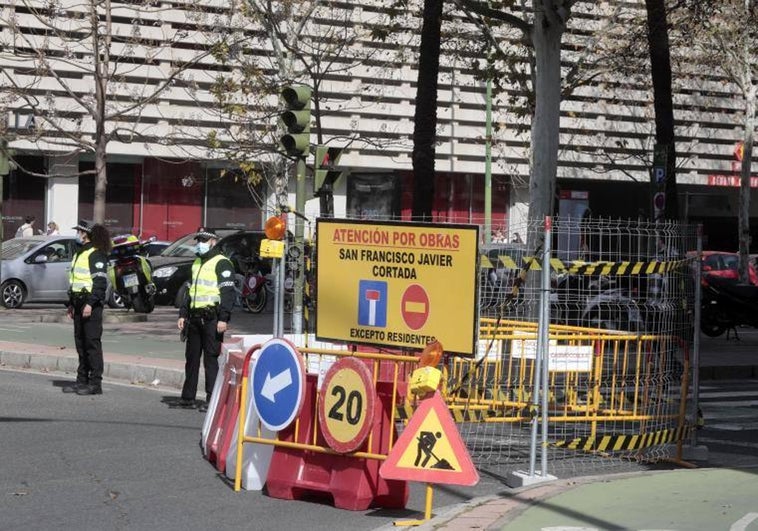 Sevilla: La calle Luis de Morales se corta al tráfico desde este lunes