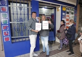 86007, quinto premio de la Lotería de Navidad 2023 en Sevilla: «Se lo dedico a todo mi barrio del Parque Alcosa»
