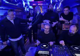 Así son los vagones discoteca y del flamenco que ha organizado el festival Icónica Fest en el AVE que lleva Sevilla a Fitur
