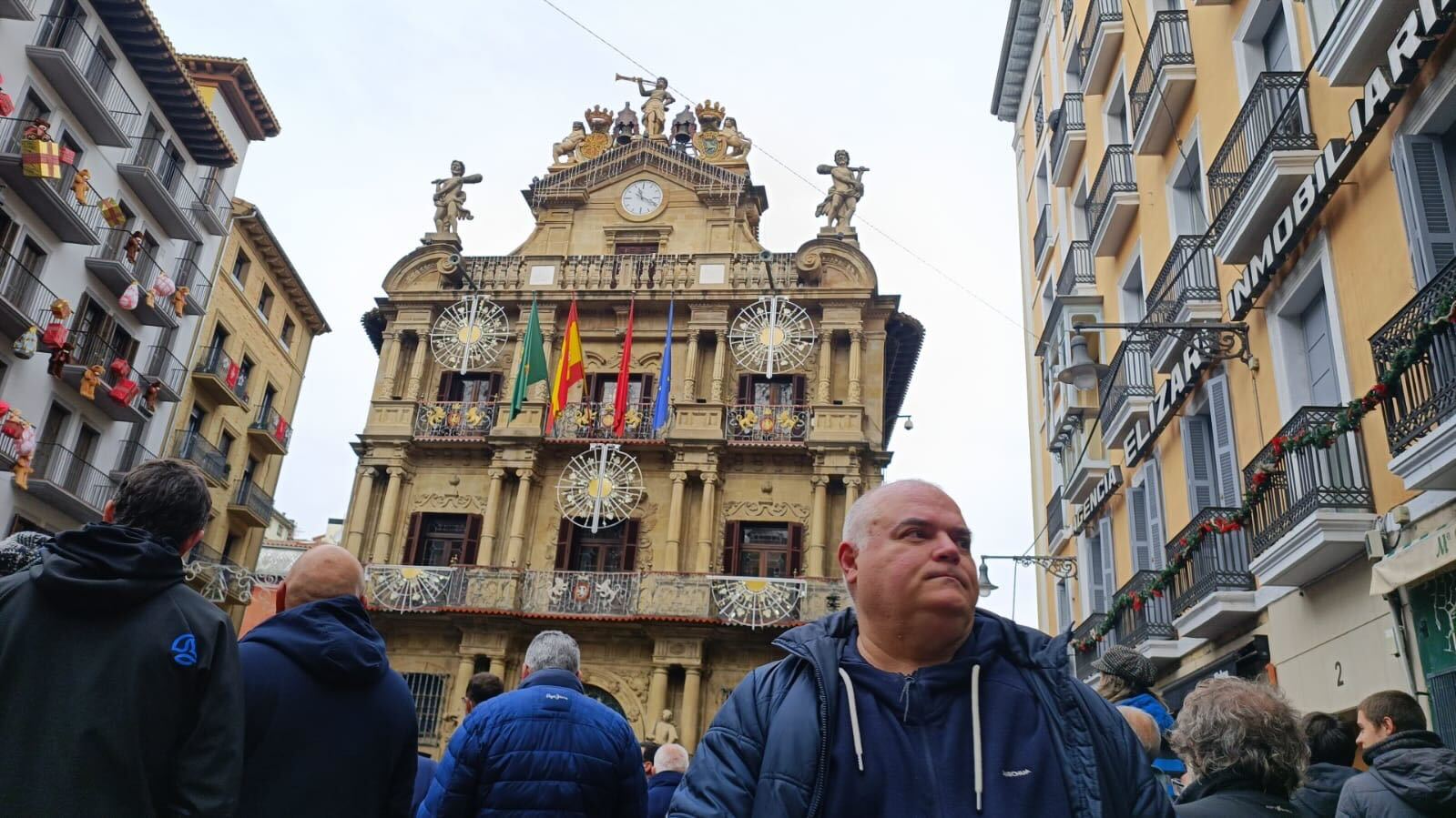 Ambiente en la plaza del Ayuntamiento de Pamplona