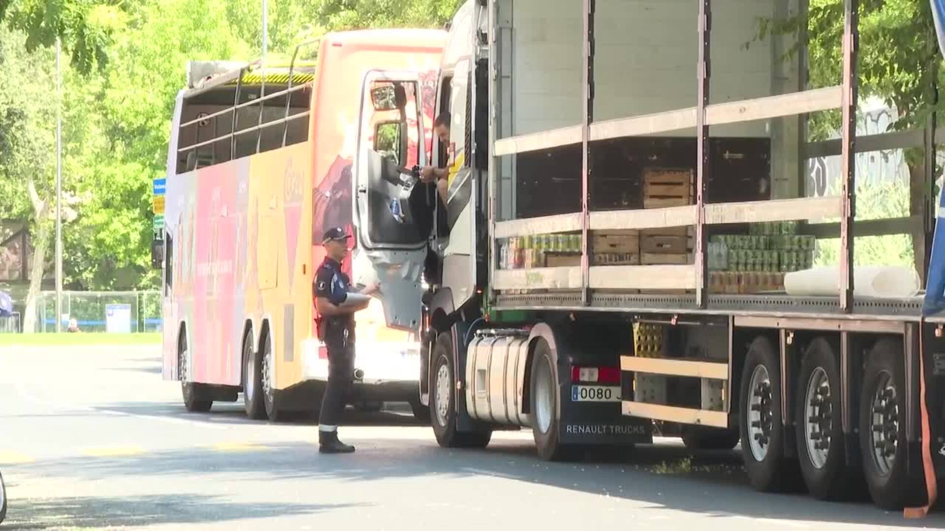 El Orgullo recorrerá hoy Madrid con 40 carrozas y la asistencia de ministras