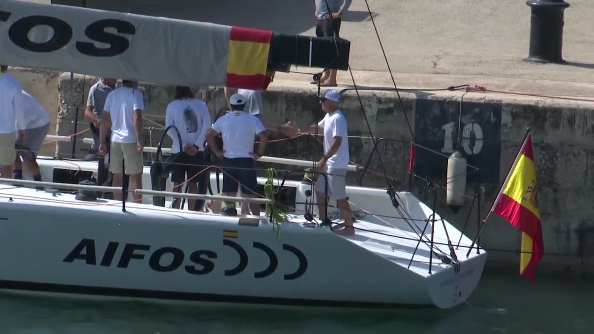 El Rey Felipe VI sale a entrenar a bordo del Aifos 500