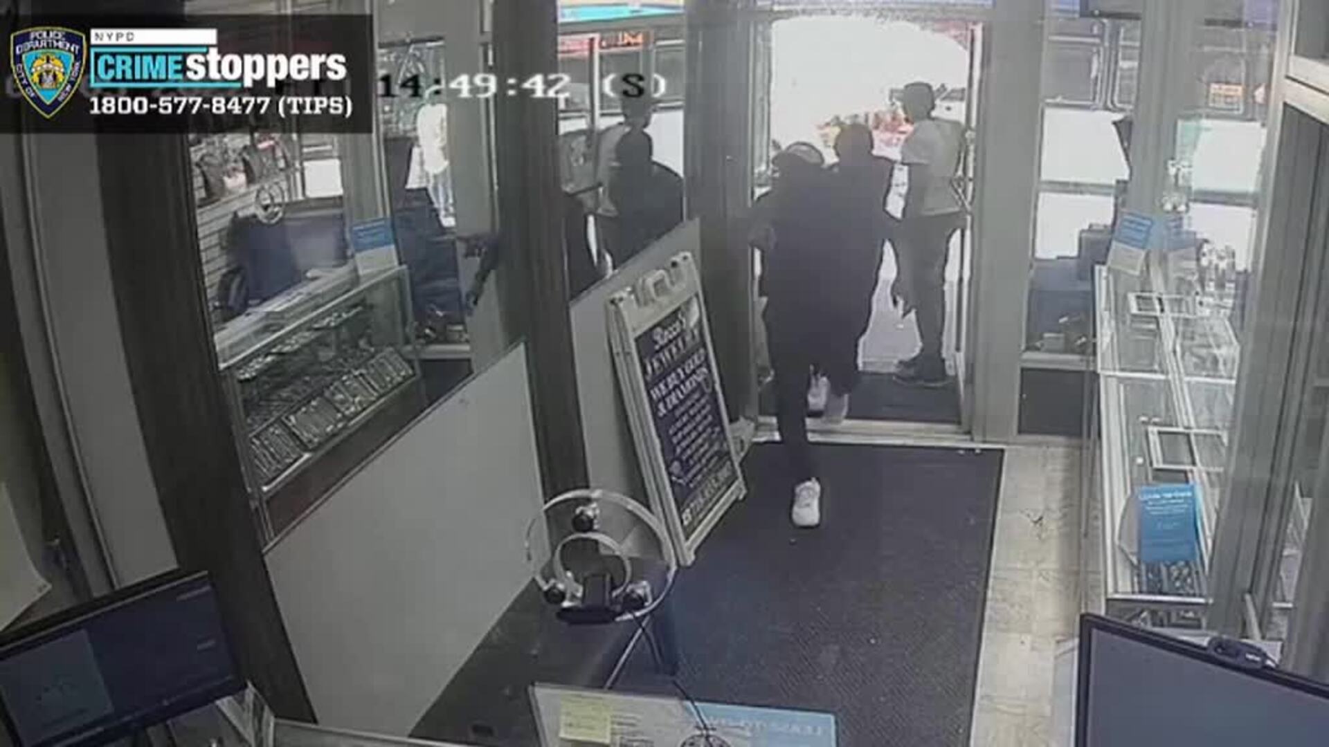 Unos ladrones de Nueva York se llevan joyas por valor de dos millones de dólares en menos de 50 segundos