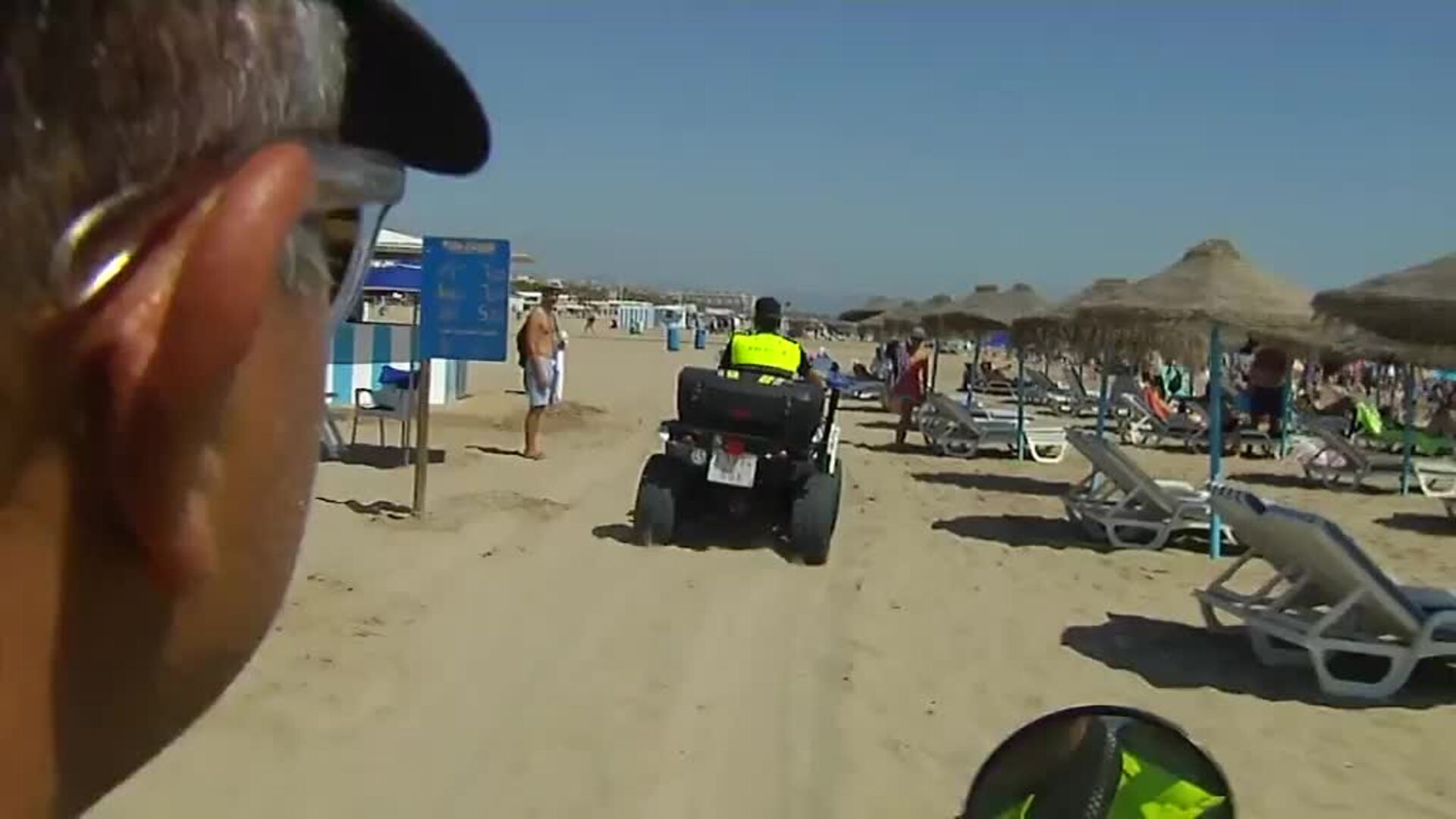 La playa de la Malvarrosa vigilada ante el aumento de robos