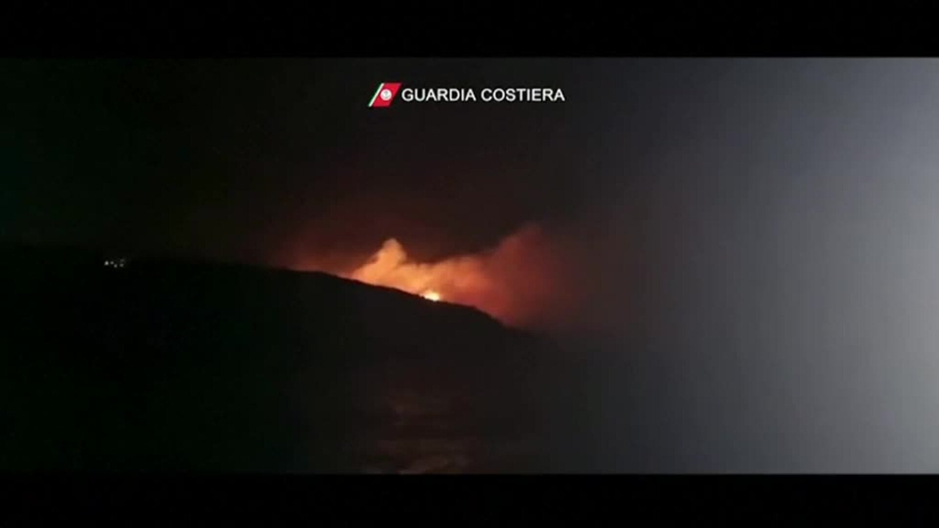 Evacúan la isla de Pantellería por los incendios