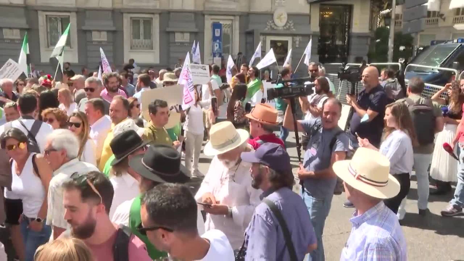 Extremeños reivindican en Madrid un "tren digno" y muestran su "hartazgo"