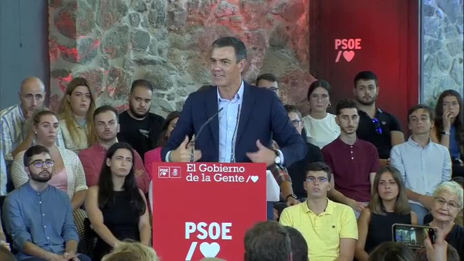Sánchez: "No es que las grandes empresas energéticas vayan con el PP de la mano, es que llevan del ronzal al PP"