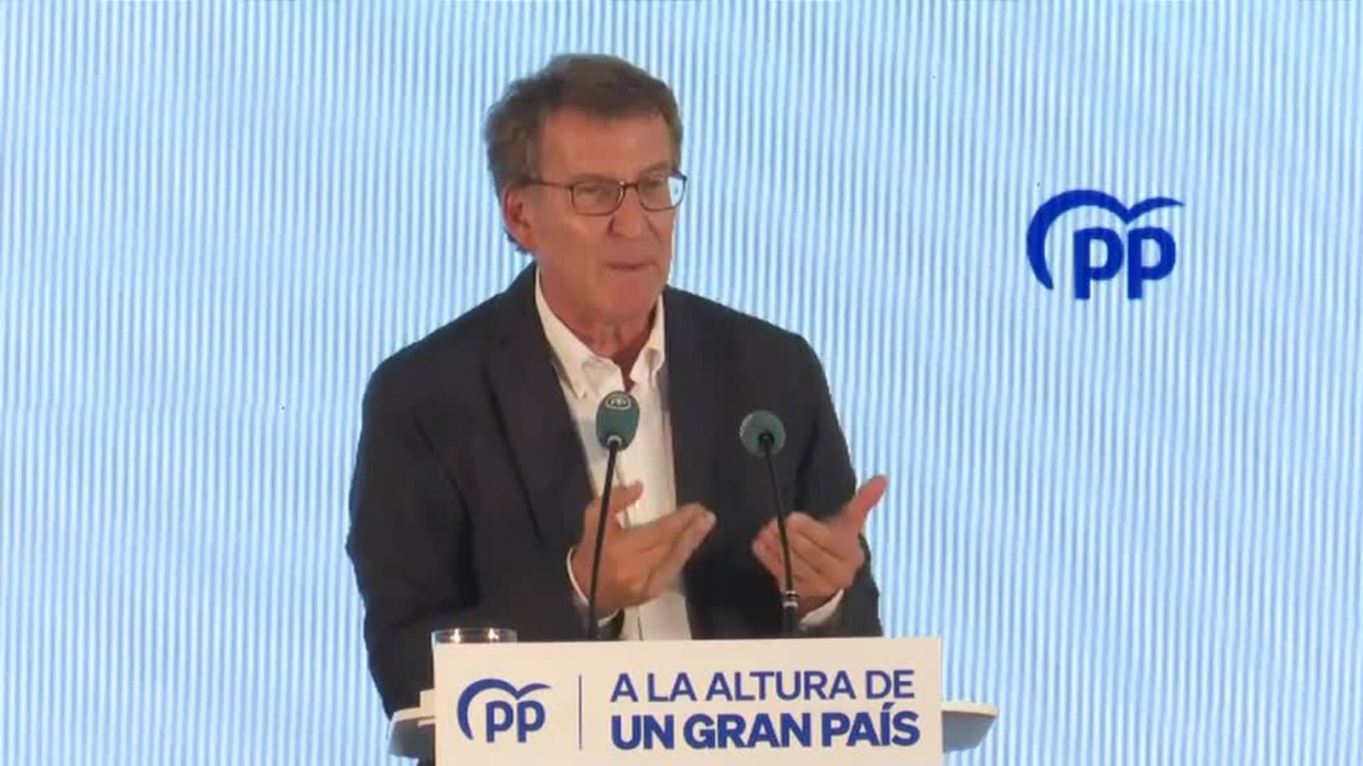 Feijóo dice que acusar al PP de querer bajar los impuestos a los ricos "es una broma de mal gusto"