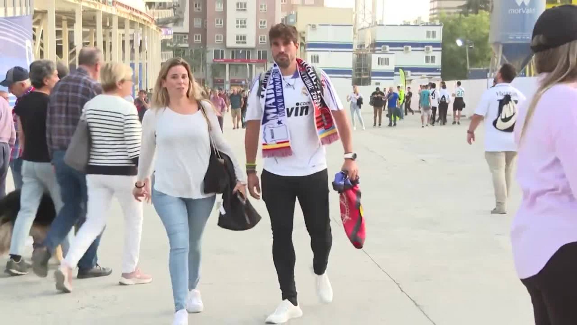 Aficionados del Real Madrid confían en una victoria "clara" de su equipo