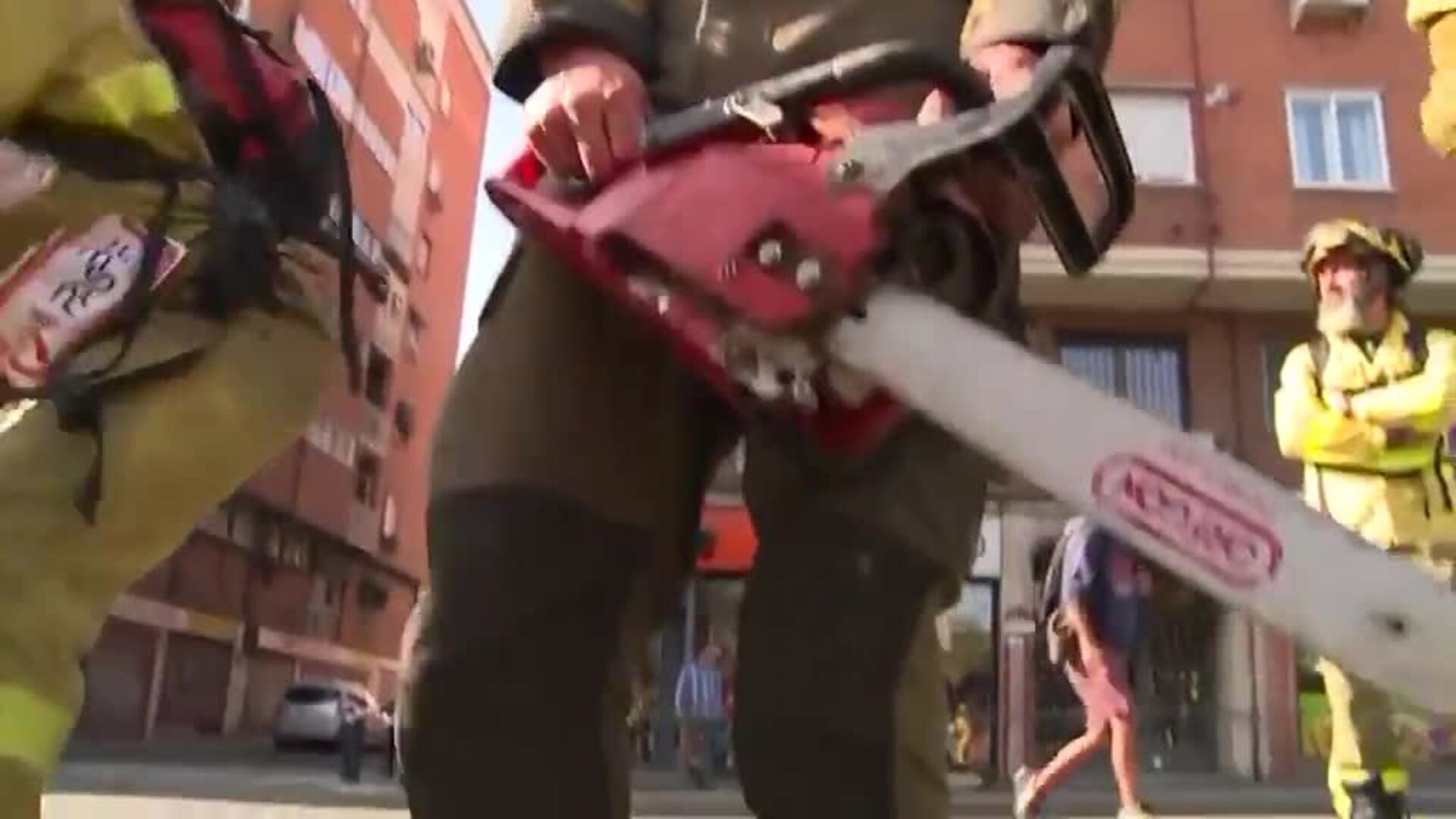 Bomberos forestales de toda España se manifiestan en Madrid para defender sus derechos