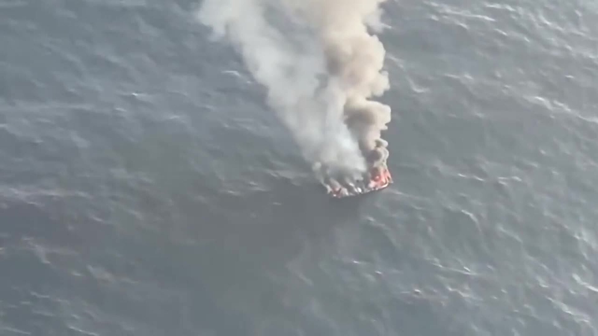 Rescatados dos tripulantes de un velero que sufrió un incendio en Cabo Silleiro