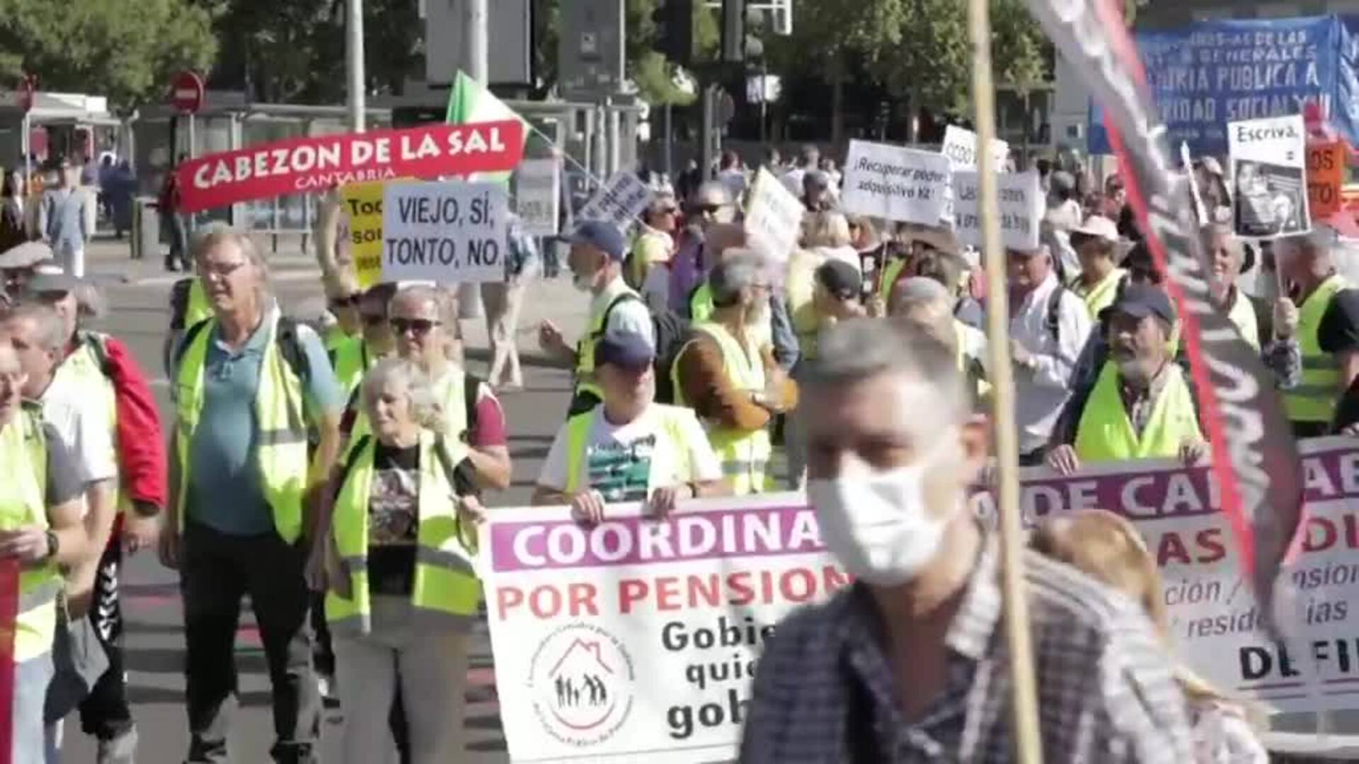 Varios miles de personas llenan Madrid en defensa de salarios y pensiones dignas, servicios públicos y sanidad