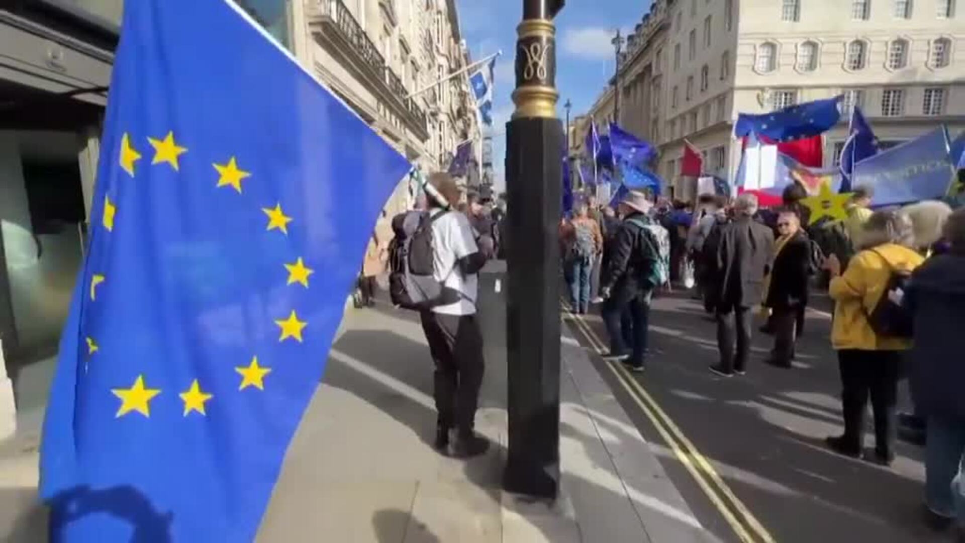 Decenas de personas piden en Londres reincorporarse a la Unión Europea