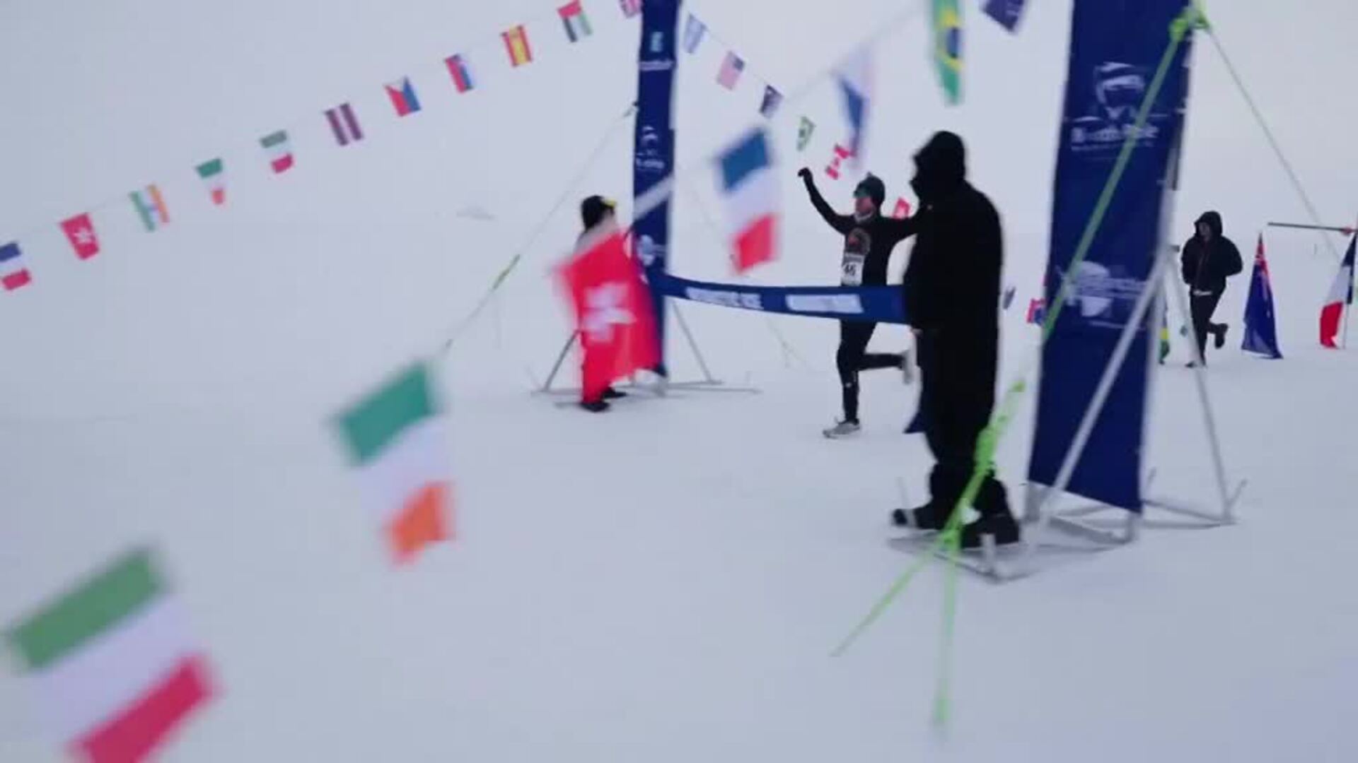 Sean Tobin bate el récord de maratón de hielo antártico con 2 horas y 53 minutos