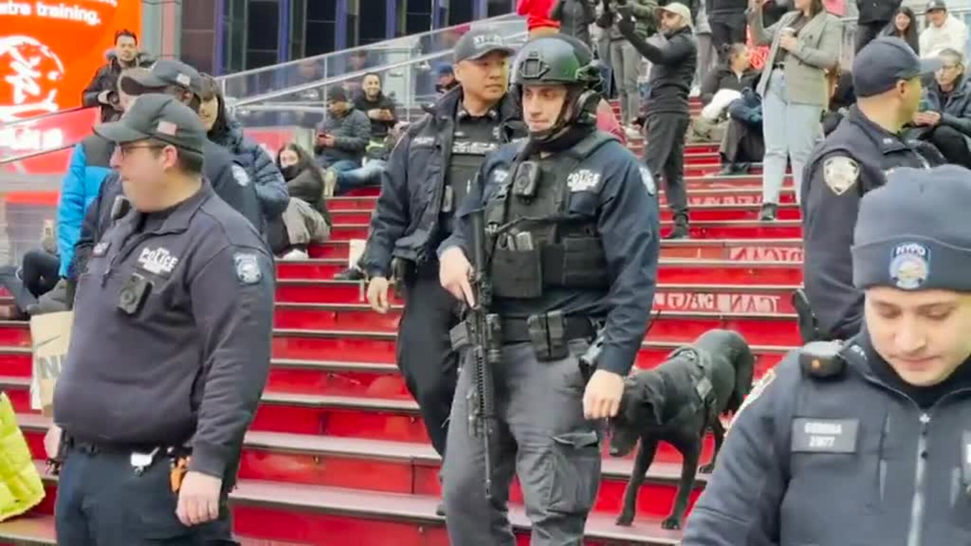 Nueva York blinda Times Square para la cuenta atrás más famosa del año