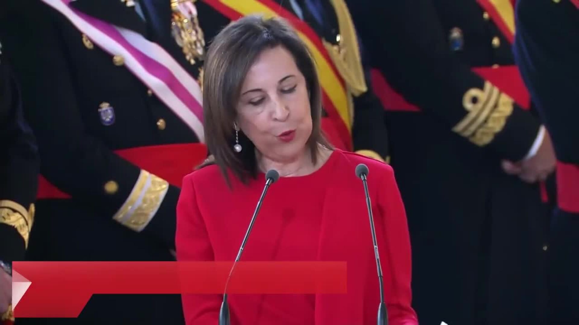 Felipe VI y Robles defienden la necesidad de invertir en defensa