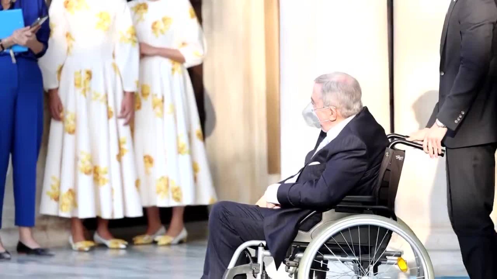 El rey Constantino de Grecia continúa ingresado en la UCI en estado grave