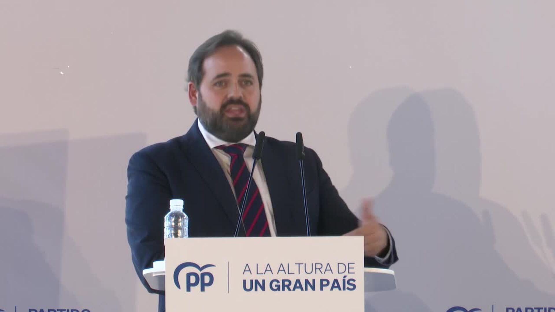 Núñez pide "ni un paso atrás" en violencia machista pero no aclara si gobernará con Vox