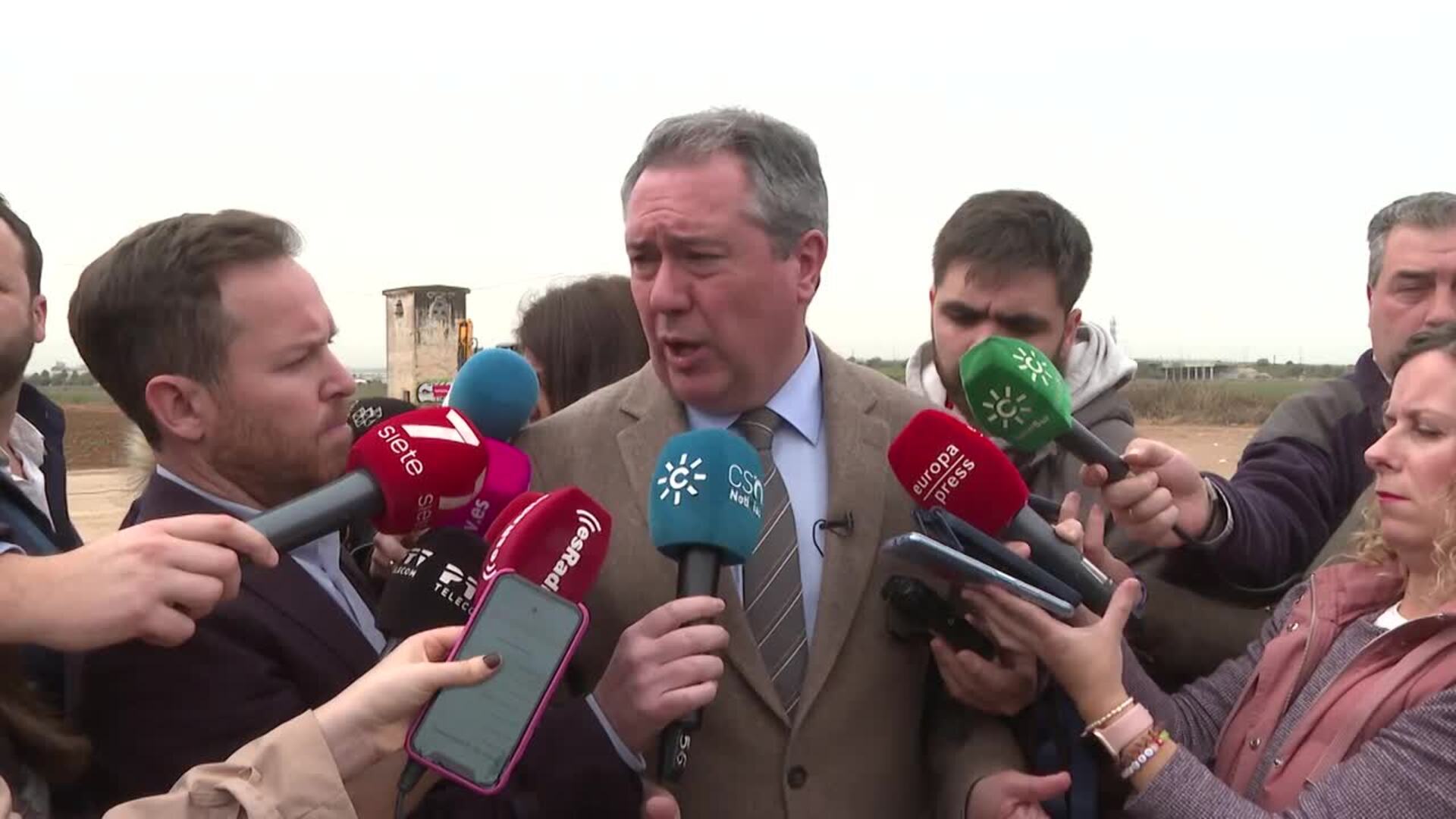 Espadas defiende la &quot;orientación más realista&quot; de Planas para bajar el precio de los alimentos