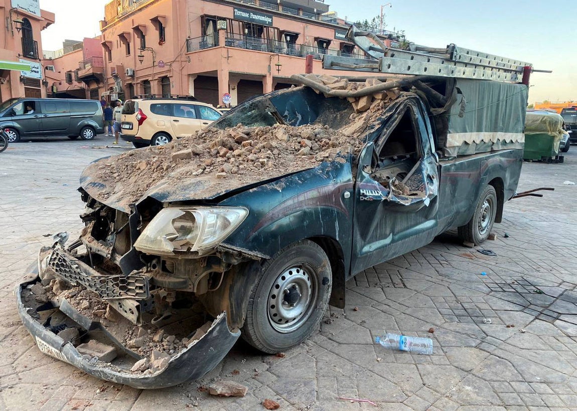 Un vehículo dañado en Marrakech
