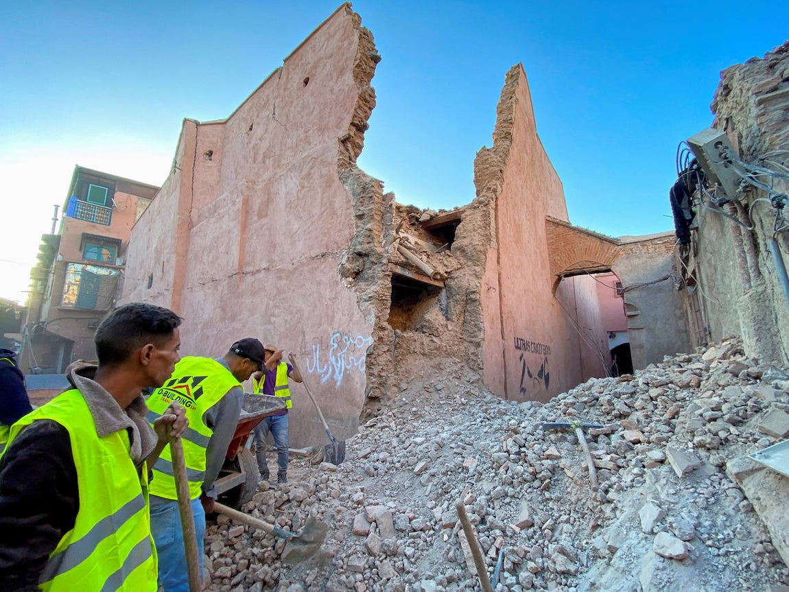 Comienzan las labores de limpieza de escombros en Marrakech