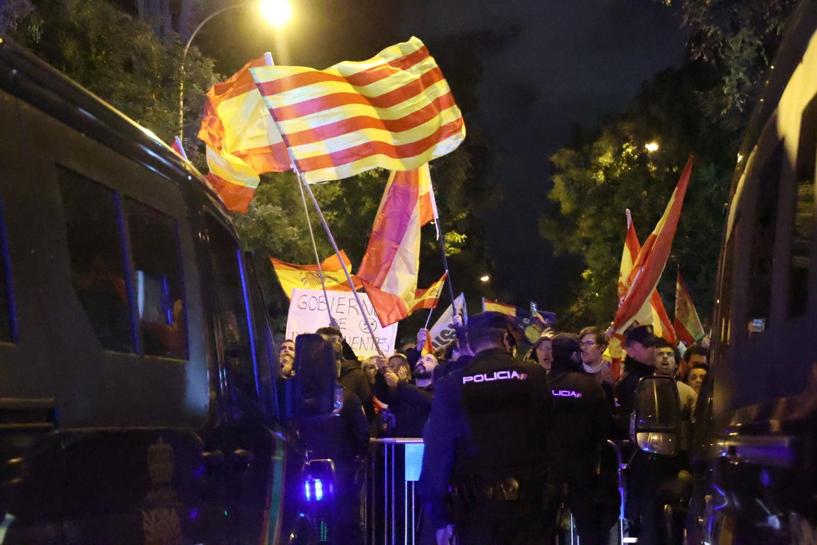 Manifestación contra la ley de amnistía en Ferraz, sede del PSOE.
