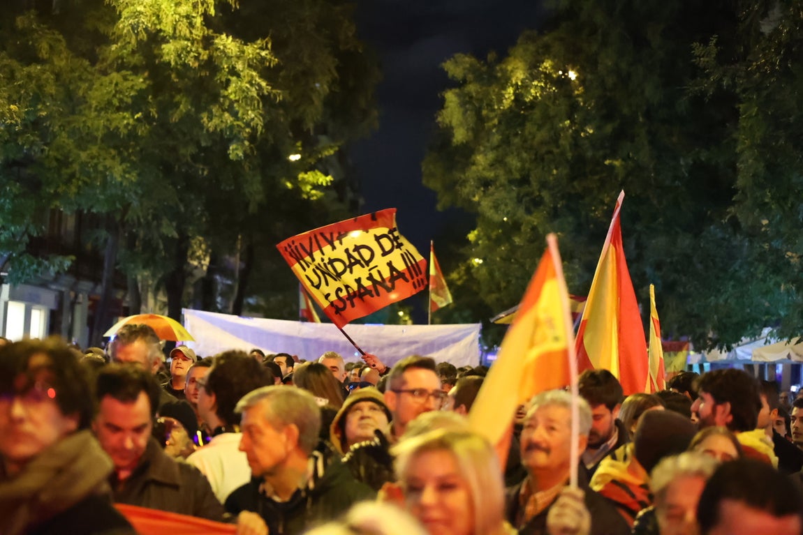 Manifestación contra la ley de amnistía en Ferraz, sede del PSOE.