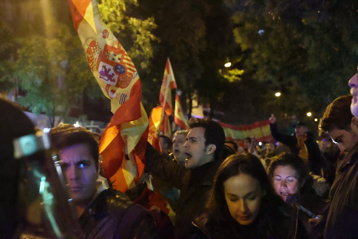 Manifestación contra la ley de amnistía en Ferraz, sede del PSOE.