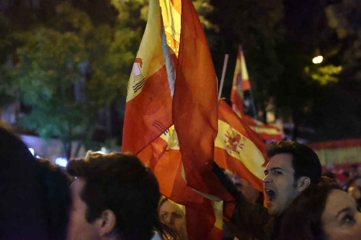 Manifestación contra la ley de amnistía en Ferraz, sede del PSOE.