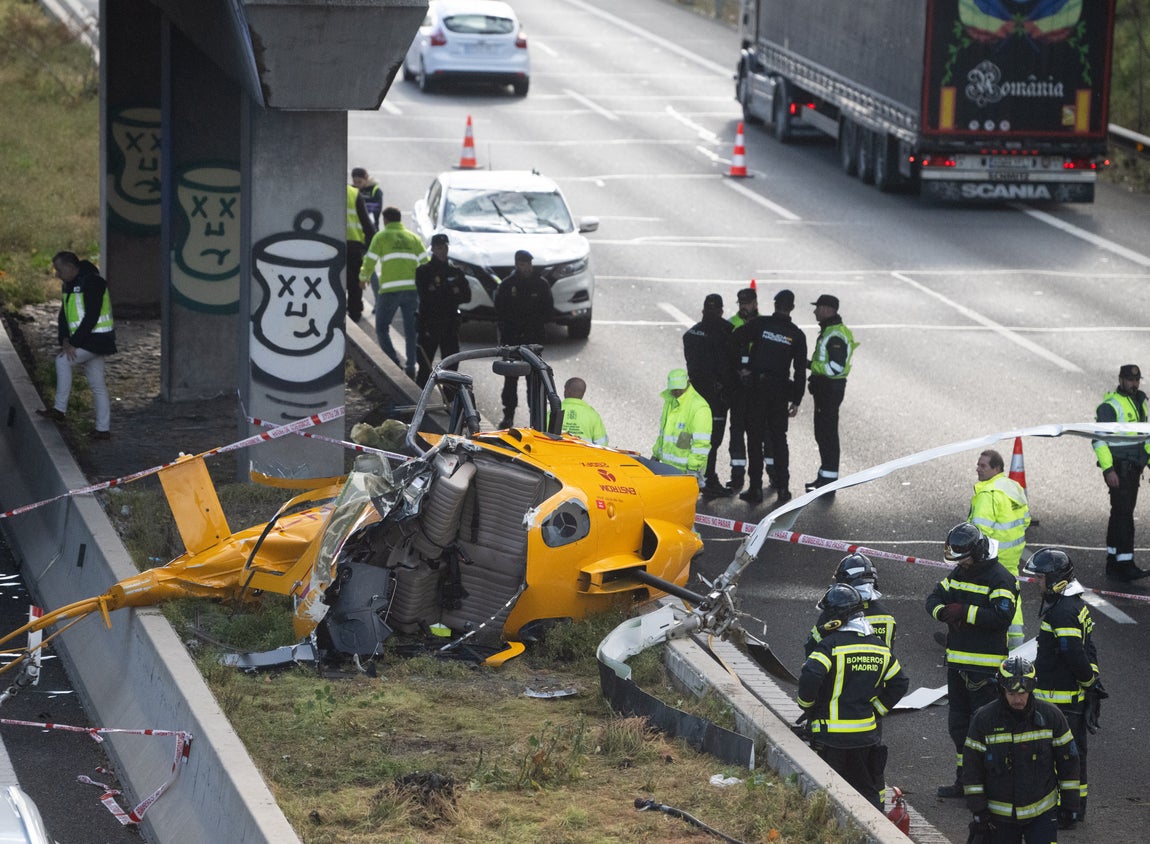 El helicóptero estrellado en la M-40, en imágenes