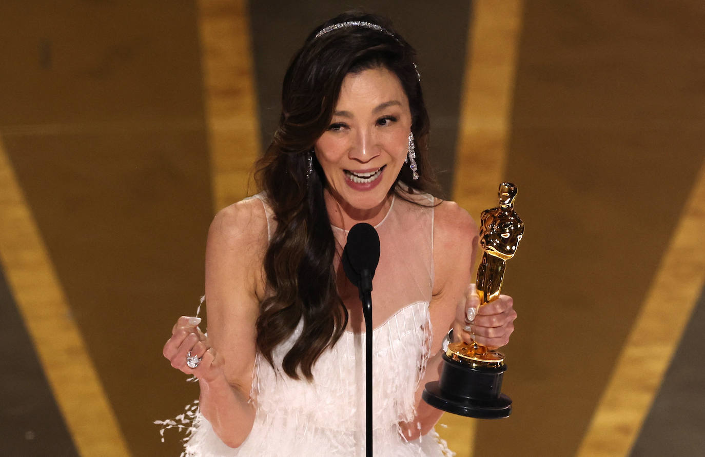 Michelle Yeoh, Mejor Actriz por Todo a la vez en todas partes