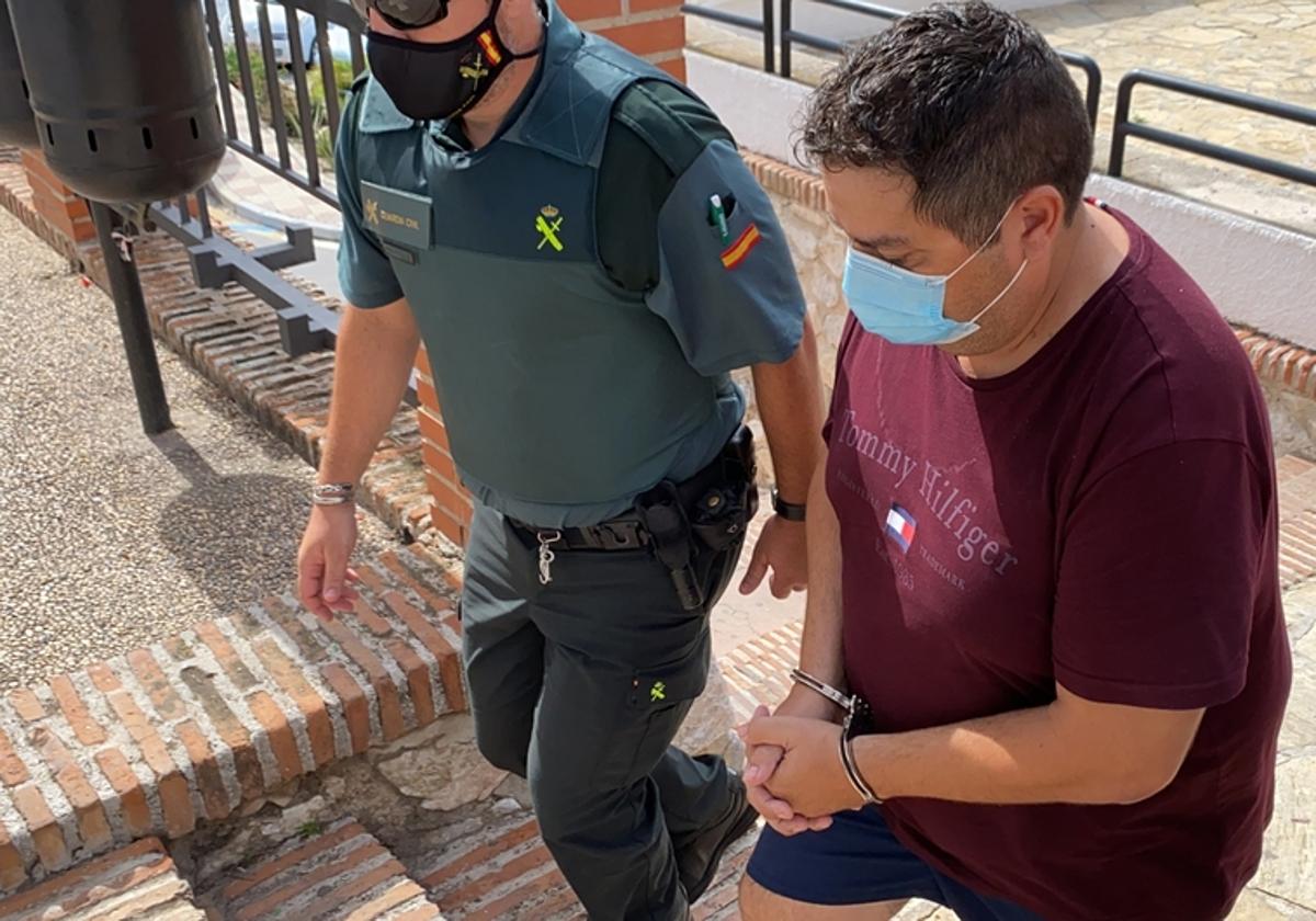 Javier Biosca tras ser detenido en Maro
