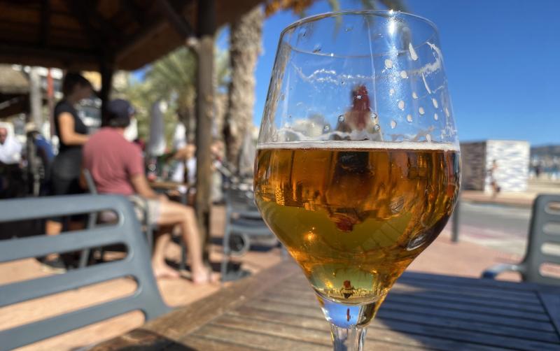 “Hiciste el gesto de cortarme el cuello y escupiste en la puerta”: la respuesta a un cliente de bar que se sintió “discriminado” “Hiciste el gesto de cortarme el cuello y escupiste en la puerta”: la respuesta a un cliente de bar que se sintió “discriminado”