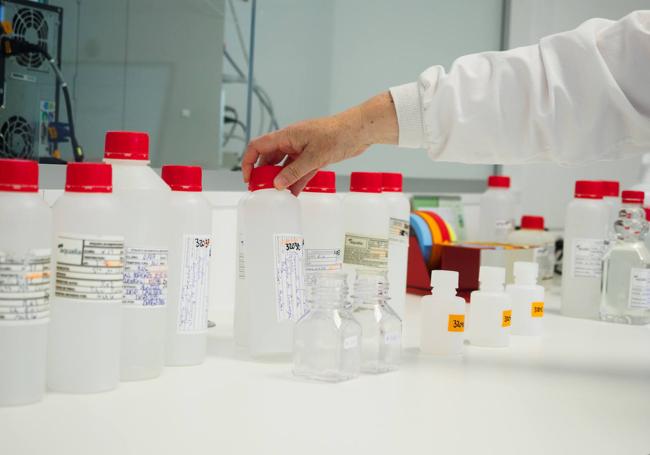 Sala de recepción de muestras del laboratorio de Aqualia en Ávila.