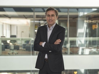 «No se puede proyectar hacia afuera lo que no ocurre dentro»