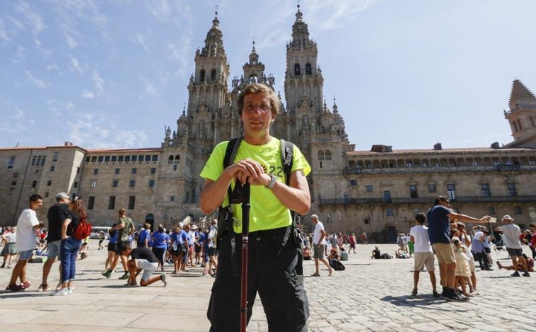 El alcalde Almeida, peregrino en Santiago de Compostela