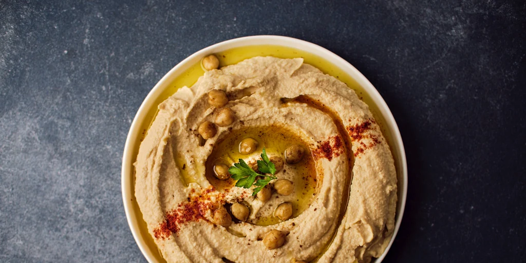 Por qué el hummus es el picoteo perfecto: seis recetas para disfrutarlo