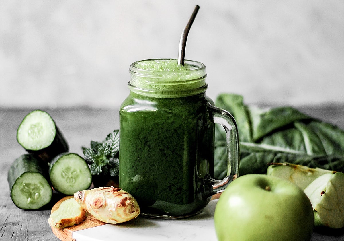 Smoothie o batido de frutas y verduras.