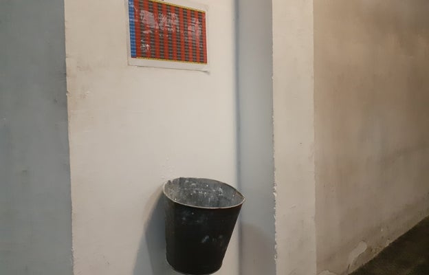 Foto de nulo interés. Es un cubo, pero por favor, si lo ves no vomites en él. Hay magnesio y sería muy desagradable