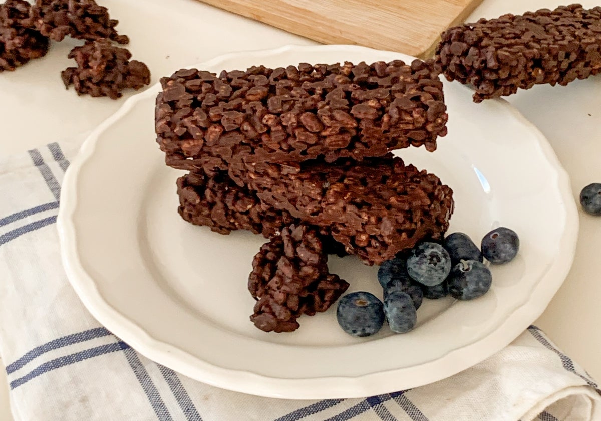 Así se prepara el turrón de quinoa.