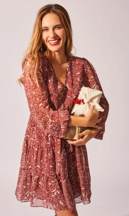 Para las más presumidas este vestido rojo y blanco es idóneo y está disponible en Hug&Clau.