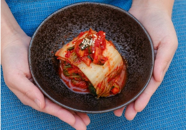 La receta de una nutricionista para preparar kimchi, el plato coreano que es oro para la microbiota