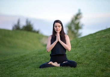 Meditar no es poner la mente blanco: la verdad sobre para qué sirve realmente