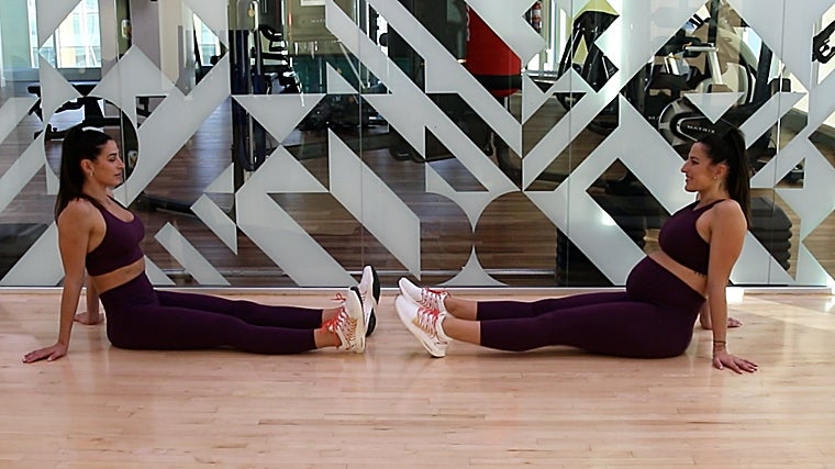 Elevación de piernas sentado en 90 grados.